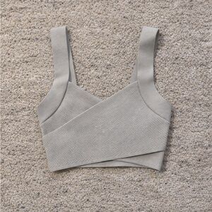 Aritzia Sculpt Knot crop top